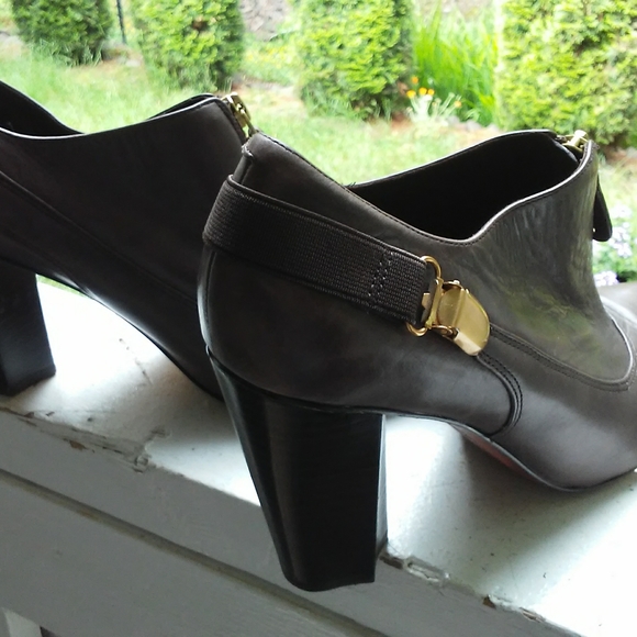 Gorgeous leather booties😍 - Picture 5 of 6